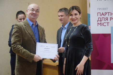 Учасники тренінгу з написання проектів для  ДФРР отримали сертифікати від Проекту ПРОМІС