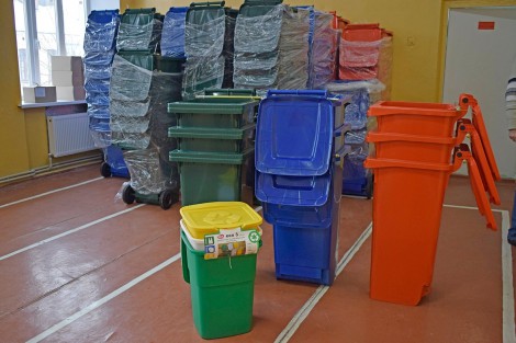 У школи і садочки Жмеринки завезли контейнери для сортування сміття