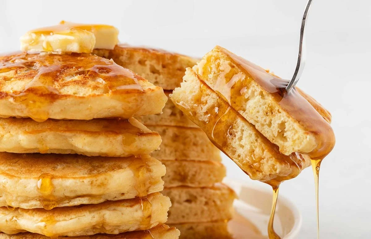 Млинцы на кислом молоке пышные и ажурные с идеальной текстурой