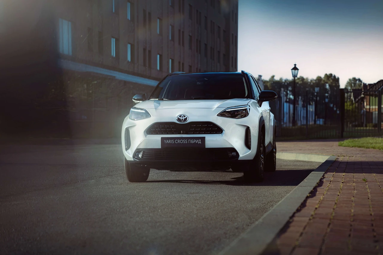 toyota-yaris-2026-podrobnyy-obzor-gibridnogo-khetchbeka-s-realnymi-kharakteristikami-d67a